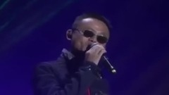 李健 - 马云现场演唱歌曲《传奇》