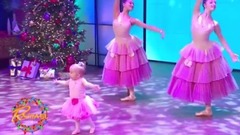 音乐短片 - Watch Our Favorite Tiny Dancer Perform the Nutcracker with the New York City Ballet (1)