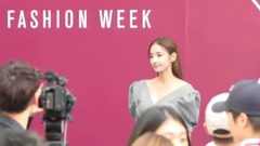 韩国群星 - 韩彩英 2018赫拉首尔时装周