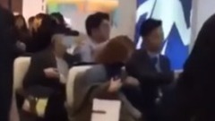 防弹少年团,田柾国(防弹少年团),V(防弹少年团) - 坐小车车的防弹少年团离开机场 桃园机场出境