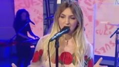 Julia Michaels - Issues