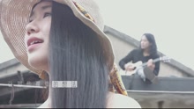 黄姗姗 - 黄姗姗 - 盛夏 小镇吉他版
