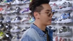 吴亦凡 - 吴亦凡在纽约强力采购运动鞋,貌似为深圳生日会做准备