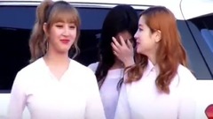TWICE - 红地毯