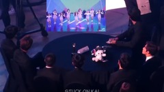 EXO,MOMO LAND - EXO台下观看MOMOLAND