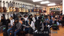  - 几十个女大学生合唱《小幸运》