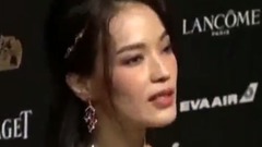 舒淇 - 金馬54 簡直仙女!舒淇深V又露背 禮服閃金光爆仙氣