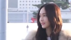Jessica - YouTube音乐频道 Jessica现身机场玩下衣失踪 一身时尚look美腿超吸睛
