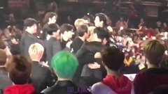 EXO - 171201 MAMA IN 香港 最佳年度专辑大赏!应援棒~讲话!