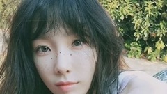 少女时代,太妍(少女时代) - 太腰瘦!太妍背面曝光-裤头折好几折 粉丝惊:多吃一点啊