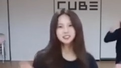 崔有真(CLC),张丞延(CLC),权恩彬（CLC） - 3人在练习室学跳金泫雅的舞