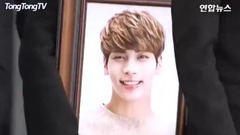 Super Junior,少女时代,SHINee,f(x),Red Velvet - SM 家族送钟铉最后一程 #RIP钟铉,愿天堂没有苦痛# 3