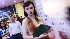 Cận cảnh bộ trang phục hở bạo của Angela Phương Trinh tại Liên hoan phim Quốc tế HANIFF 2016