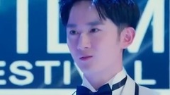 关晓彤 - 何华皓求婚 关晓彤被逼着答应?