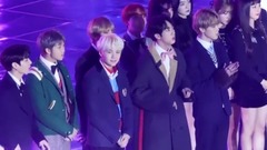 防弹少年团 - SBS歌谣大战 reaction blackpink,BTS 饭拍版 17/12/25