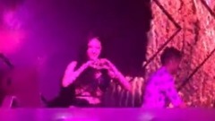 网络音乐 - 冷漠一首DJ舞曲<爱不再来>,好听上瘾,每天都听!