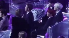 防弹少年团,V(防弹少年团),JIMIN(防弹少年团),JIN(防弹少年团),Rap Monster(防弹少年团) - 这个reaction无论是正面背面都贼有意思233 开始那太激动了舞着没站稳一屁股坐下去...