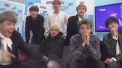 防弹少年团 - 【防弹BTS】防弹看自己表演时的反应之我家爱豆跟别人不一样...