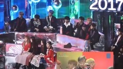 IU,防弹少年团,Red Velvet,WANNA·ONE,JBJ - IU,Red Velvet,WANNA ONE,JBJ对防弹少年团DNA表演的反应