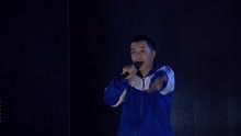  - 王栎鑫演唱经典歌曲《姐姐妹妹站起来》。嗨翻全场！