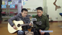 小哥醉酒后深情演唱七友
