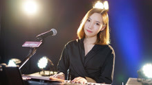  - 美女弹唱莫文蔚《慢慢喜欢你》温暖甜蜜，超好听
