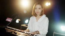  - 女生弹唱林俊杰情歌《她说》散发出淡淡忧伤，凄美动听