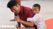  - 致母亲节：残疾人，街头飙泪演唱《妈妈我想你》为灵为之颤动！