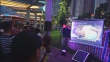  - 男子i深情演唱《妈妈》