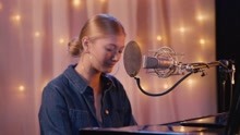 Leony - Surrender (Acoustic)