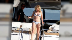 Ellie Goulding - Ellie Goulding And Dougie Poynter Bring Romance To Ibiza