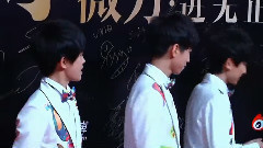 TFBOYS - 拍照签名