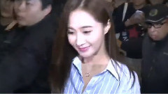 俞利(少女时代),少女时代 - J2娱乐快报 YURI到达香港机场采访Cut