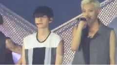 EXO - 桃子打招呼