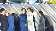 VIXX,EXO - EXO Thanks To Fans & Hug With vixx
