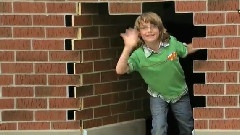 音乐短片,搞笑音乐 - Kid Disappears In Brick Wall Prank