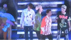 SHINee - Kiss Yo & Fire