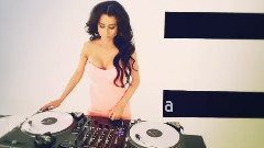 音乐短片 - Mixing And Scratching With Vinyls (Exclusive)