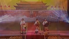 容中尔甲 - 毛主席的光辉