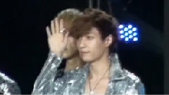 EXO-M - 艺兴打招呼