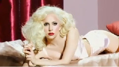 Lady Gaga - Lady Gaga 'Dung Tay Bop Ngực' Tren Tạp Chi