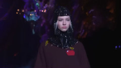 Fashion Show - Top Model Sasha Luss