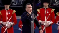 Robbie Williams - Let Me Entertain You