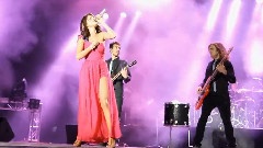 Selena Gomez - Middle Of Nowhere
