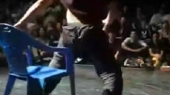 街舞视频 - Headspin Breakdancing Using A Chair!