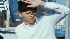 笑了