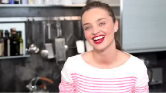 Miranda Kerr - Weight Loss Fruit Juice 'The Body Beautiful' With
