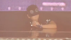 太阳(Bigbang) - TAEYANG Crawling On Stage