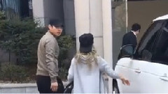 SM Town,少女时代 - SM公司门口