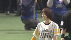 AKB48 - 篠田麻里子さん始球式